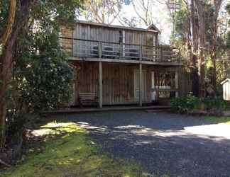 Exterior 2 Crayfish Creek Van & Cabin Park