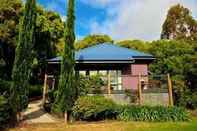 Exterior Waterfall Cottages