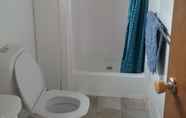 In-room Bathroom 3 Lakes Caravilla Caravan Park