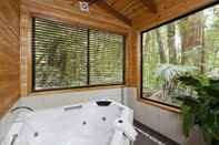 สระว่ายน้ำ The Mouses House Rainforest Retreat