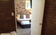 Kamar Tidur 3 Ruthven Street Motor Inn