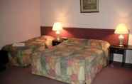 Bedroom 3 Avalon Motel