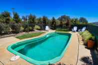 Swimming Pool Burnt Creek Cottages Mansfield