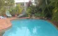 Swimming Pool 7 Bayshores Holiday Apartments