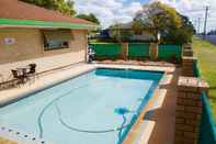 Swimming Pool Buckaroo Motor Inn