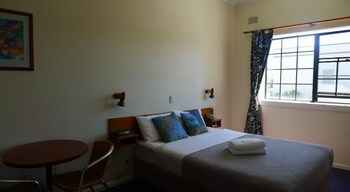 Kamar Tidur 4 Watersedge Motel