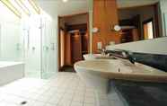 Toilet Kamar 4 Rydges Formosa Auckland Golf Resort