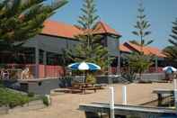 Kolam Renang Mariners Cove at Paynesville Motel & Apartments