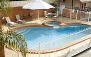 Swimming Pool 6 Courtyard Motor Inn