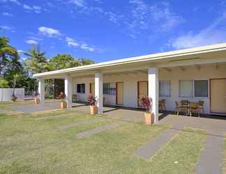 Exterior 2 Moore Park Beach Motel