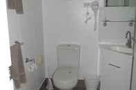 In-room Bathroom Oakey Motel