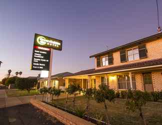 Bangunan 2 Green Gables Motel