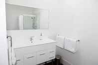 In-room Bathroom Albany Central Apartments