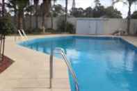 Swimming Pool Paddle Steamer Motel
