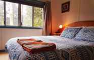 Bedroom 2 Glenbrook House and Cottage