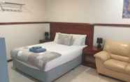 Bilik Tidur 4 Across Country Motel and Serviced Apartments