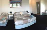 Bedroom 5 Across Country Motel and Serviced Apartments