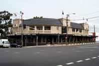 Exterior Southern Cross Hotel