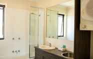 In-room Bathroom 7 Noosa Sound Resort