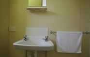 In-room Bathroom 4 Hilltop on Tamborine