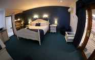 Bedroom 2 Sleepy Hill Motor Inn