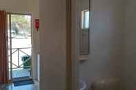 In-room Bathroom Acclaim Gateway Caravan Park