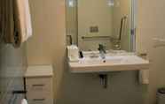 In-room Bathroom 6 Chaucer Palms Boutique Bed & Breakfast