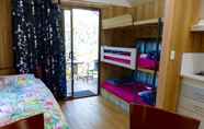 Kamar Tidur 2 Lake Eacham Tourist Park & Self Contained Cabins