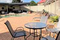 Swimming Pool New England Motor Lodge