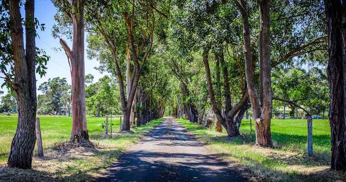 Common Space Dunsborough Rail Carriages & Farm Cottages