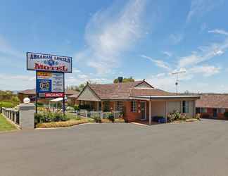 Exterior 2 Abraham Lincoln Motel