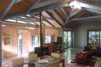 Lobi Treetops Accommodation Montville