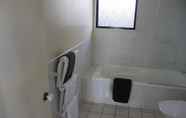 Toilet Kamar 4 Phoenix Motor Inn