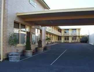 Exterior 2 Grand Central Motel