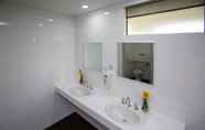 In-room Bathroom 7 Tasman Holiday Parks - Albany