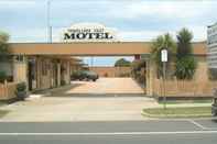 Exterior Travellers Rest Motel