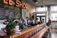 Bar, Cafe and Lounge Selina Commodore Astoria