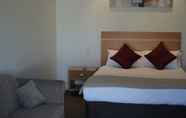 Kamar Tidur 4 Burkes Hotel Motel