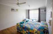 Kamar Tidur 6 Shark Bay Seafront Apartments