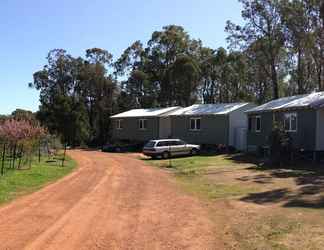 Bangunan 2 Chalets on Stoneville