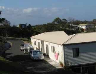 Exterior 2 Lookout Holiday Units