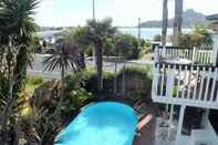 Swimming Pool Harbour View B&B