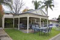 Ruang untuk Umum Paddle Wheel Motel