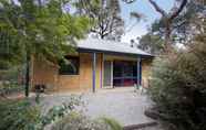 Exterior 2 Split Point Cottages