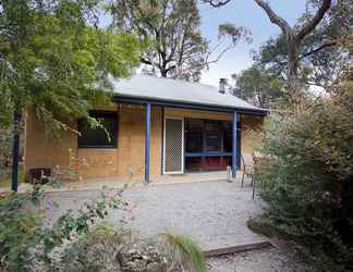 Exterior 2 Split Point Cottages