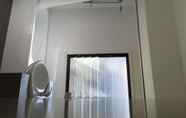 In-room Bathroom 5 Anglesea Lodge