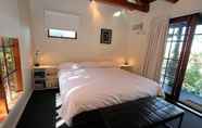 Kamar Tidur 4 Hideaway Studio Accommodation