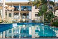 Swimming Pool Edgewater Palms Apartments