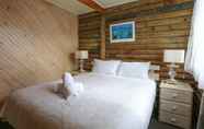 Bedroom 5 Lazy Acre Log Cabins