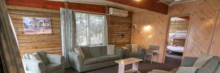 Lobby Lazy Acre Log Cabins